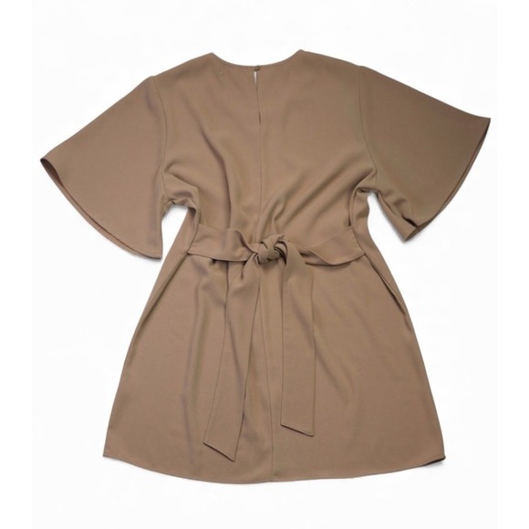 Oak + Fort Women's Belted Tunic Top XL Beige Short Sleeve Minimalist Split Front - Picture 2 of 6